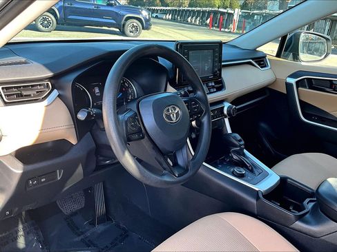 Used 2022 Toyota RAV4 LE image 13