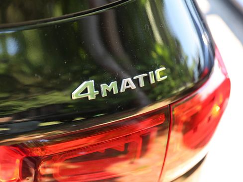 Used 2021 Mercedes-Benz GLB 250 4MATIC image 7