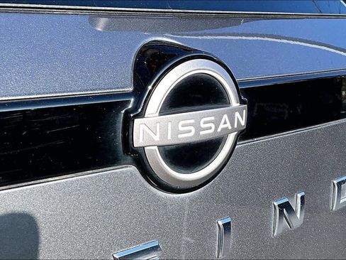 Used 2025 Nissan Pathfinder SV image 30