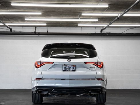 Used 2023 Acura MDX FWD w/ Technology Package image 4