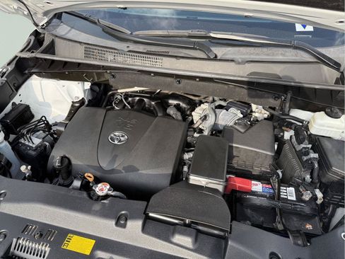 Used 2019 Toyota Highlander XLE AWD/4WD image 30