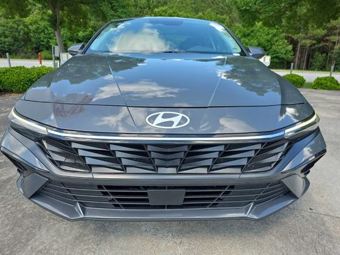 Used 2025 Hyundai Elantra SEL FWD image 4