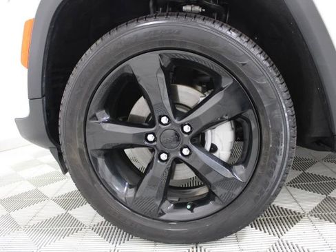 Used 2023 Jeep Grand Cherokee Limited w/ Black Appearance Package image 46