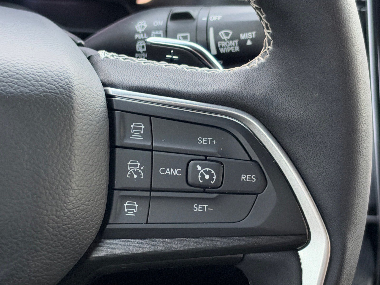 Used 2025 Jeep Grand Cherokee Altitude RWD image 14