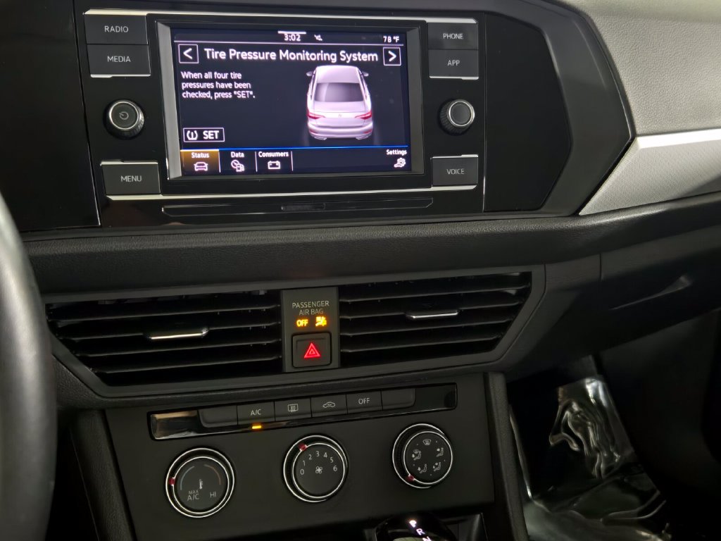 Certified 2024 Volkswagen Jetta S FWD image 21