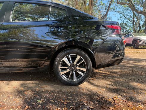 Used 2025 Nissan Versa SV image 14