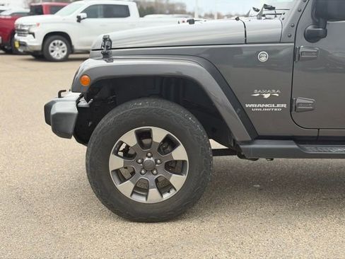 Used 2017 Jeep Wrangler Unlimited Sahara w/ Connectivity Group AWD/4WD image 11