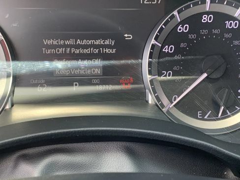 Used 2024 Toyota Highlander XLE AWD/4WD image 30