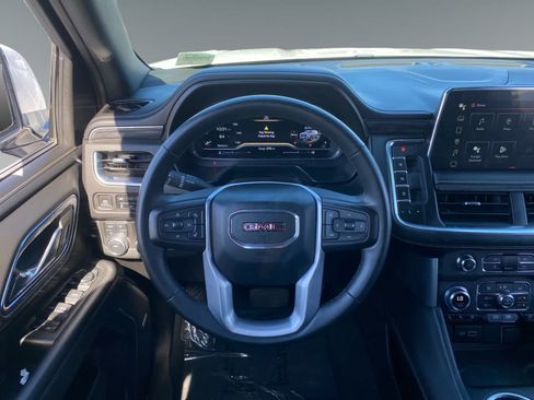 Used 2023 GMC Yukon SLT w/ SLT Premium Package AWD/4WD image 12