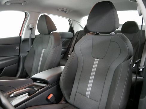 New 2025 Hyundai Elantra SE image 11