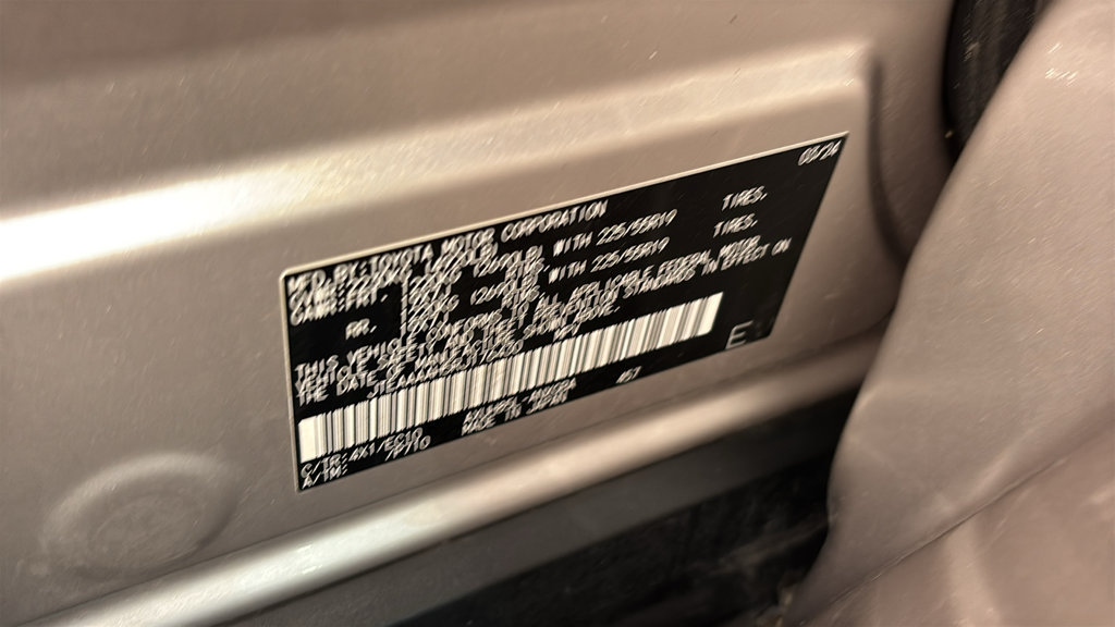 Used 2024 Toyota Venza XLE AWD/4WD image 37
