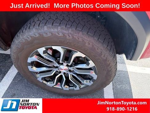 Used 2024 GMC Canyon Denali AWD/4WD image 8