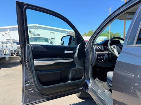 Used 2017 Toyota Tundra SR5 AWD/4WD image 38