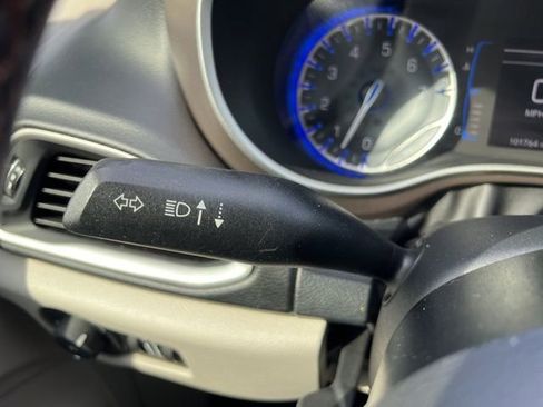 Certified 2019 Chrysler Pacifica Touring-L image 21