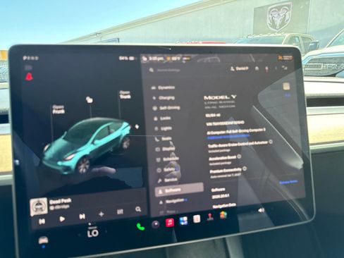 Used 2022 Tesla Model Y Long Range AWD/4WD image 35
