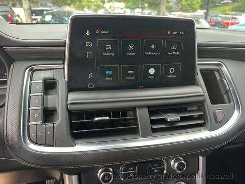 Used 2023 GMC Yukon XL SLT w/ SLT Premium Package RWD image 16