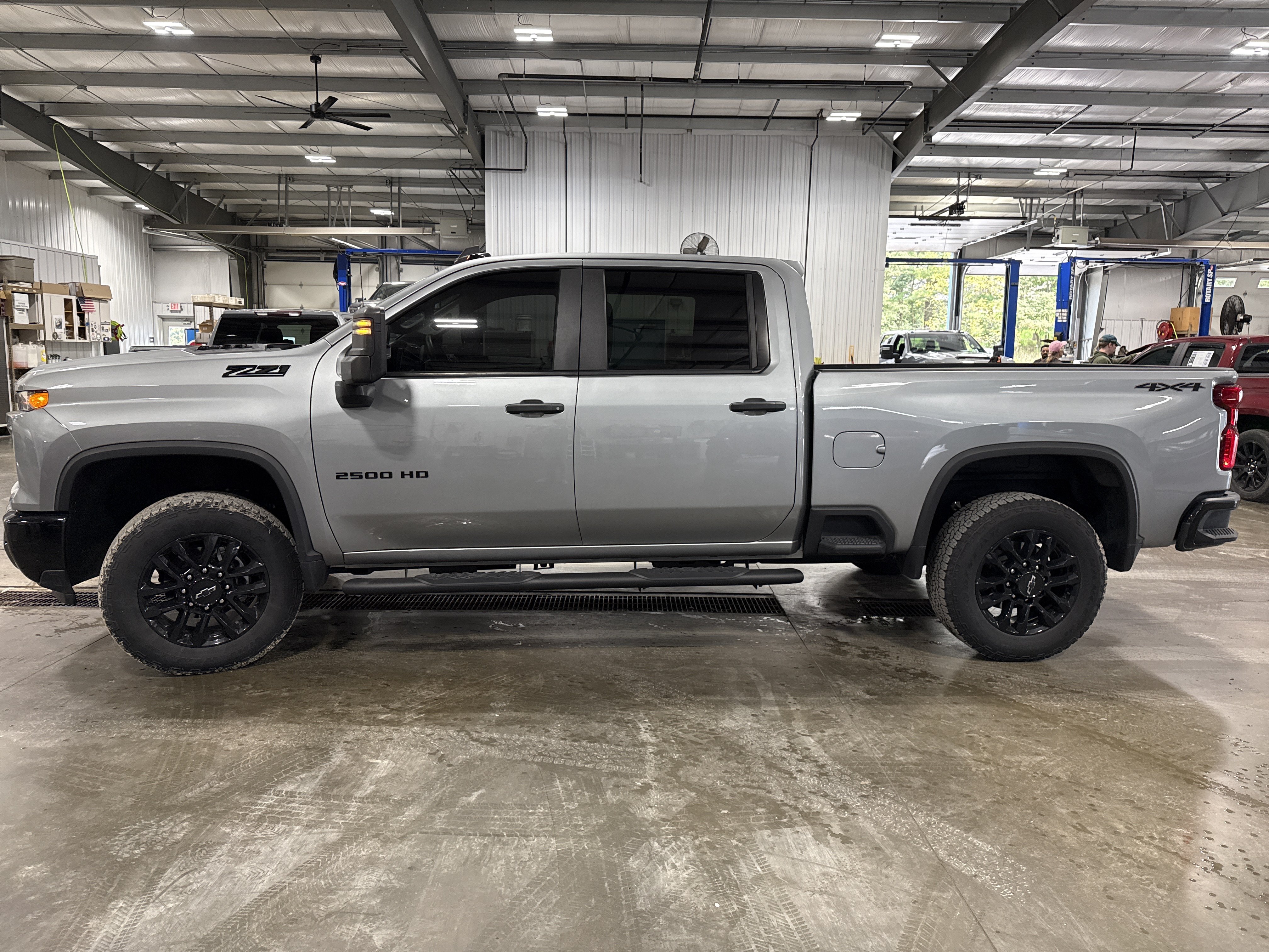 Used 2025 Chevrolet Silverado 2500 Custom w/ Custom Value Package AWD/4WD image 5