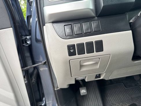 Used 2019 Toyota Highlander LE AWD/4WD image 20