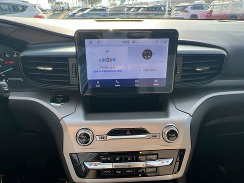 Used 2022 Ford Explorer XLT image 25