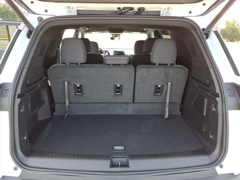 New 2026 Chevrolet Traverse LT w/ Driver Confidence Package image 11