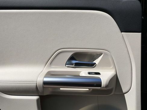 Certified 2025 Mercedes-Benz GLA 250 image 17