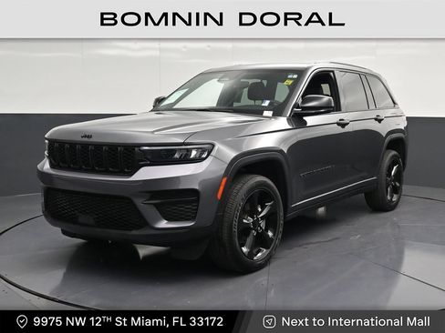 Used 2024 Jeep Grand Cherokee Altitude AWD/4WD image 1