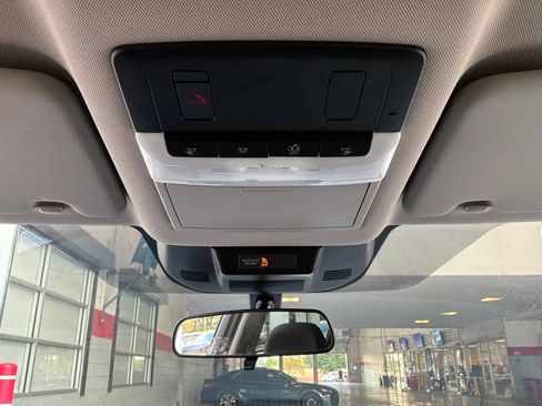 Used 2025 Nissan Rogue SV FWD image 16