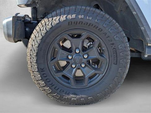 Used 2022 Jeep Gladiator Sport image 9