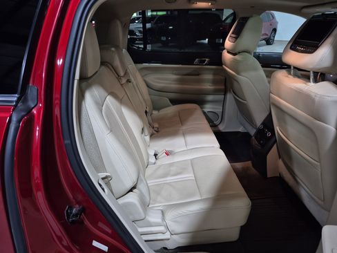 Used 2018 Lincoln MKT AWD image 29