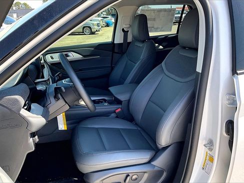 New 2025 Ford Explorer Active w/ Active Comfort Package image 8