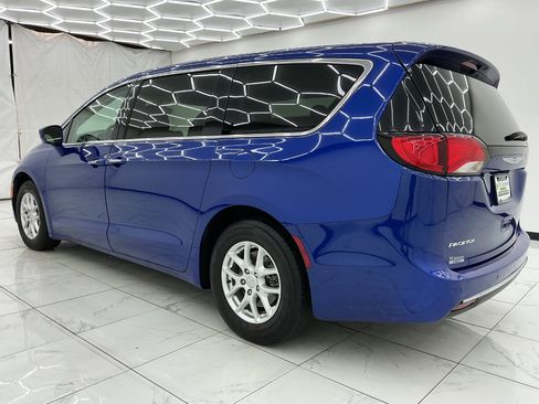 Used 2020 Chrysler Pacifica Touring w/ Advanced Safetytec Group FWD image 12