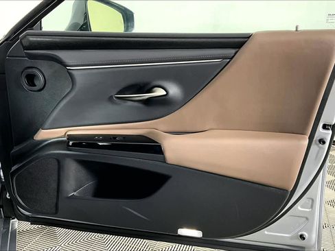 Used 2025 Lexus ES 300h w/ Premium Package image 21