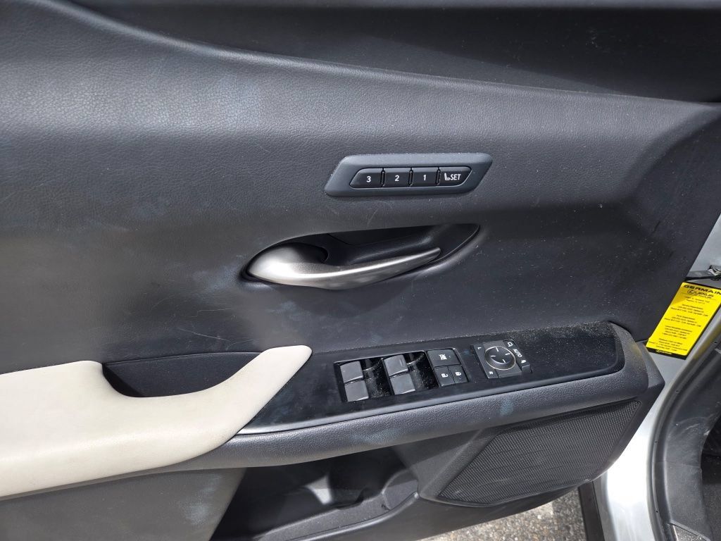 Used 2019 Lexus UX 200 w/ Accessory Package 2 FWD image 10