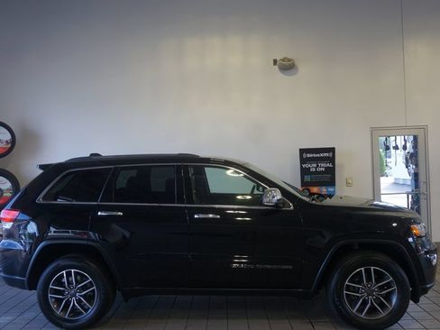 Used 2019 Jeep Grand Cherokee Limited AWD/4WD image 2