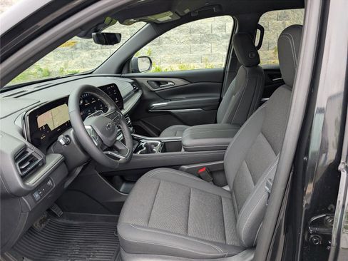 Used 2026 Chevrolet Traverse LT w/ Midnight/Sport Edition FWD image 16