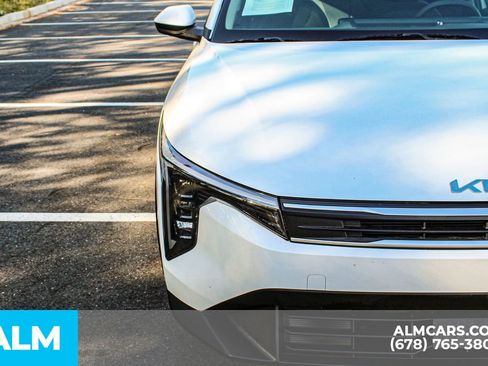 Used 2025 Kia K4 LXS image 12