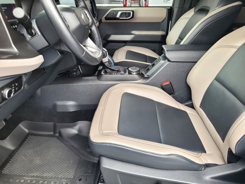 Used 2023 Ford Bronco Wildtrak image 14