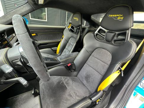 Certified 2018 Porsche 911 GT2 RS RWD image 5