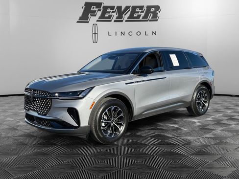 Used 2025 Lincoln Nautilus Premier w/ Equipment Group 102A image 1