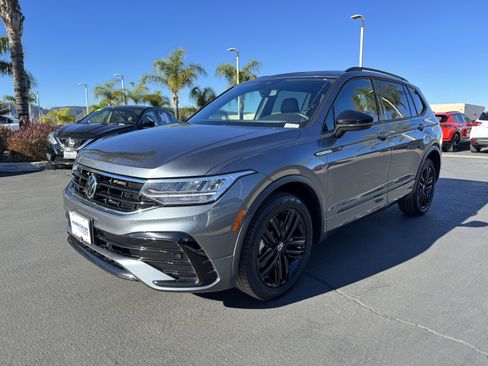 Used 2022 Volkswagen Tiguan SE R-Line image 5