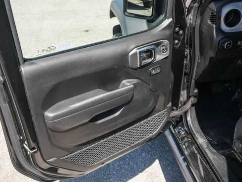 Used 2025 Jeep Wrangler Unlimited Sport AWD/4WD image 28