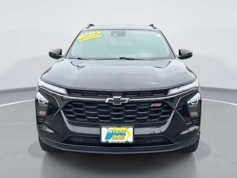 Used 2024 Chevrolet Trax RS w/ Driver Confidence Package FWD image 2