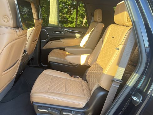 Used 2023 Cadillac Escalade Sport w/ Touring Package image 32