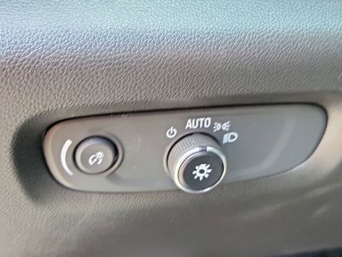 Used 2023 Chevrolet Traverse RS FWD image 23