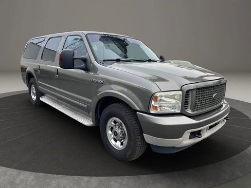 Used 2005 Ford Excursion Limited image 2