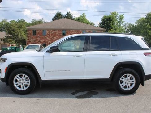 Used 2025 Jeep Grand Cherokee Laredo w/ MOPAR Finishing Package RWD image 5