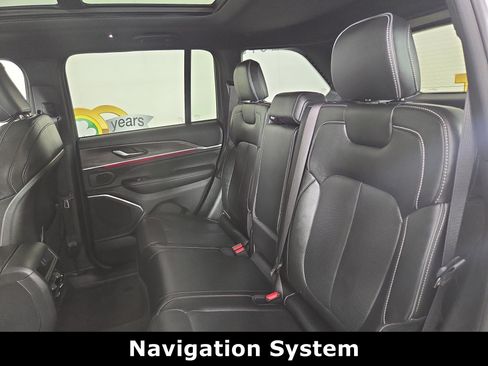 Used 2023 Jeep Grand Cherokee Overland AWD/4WD image 12