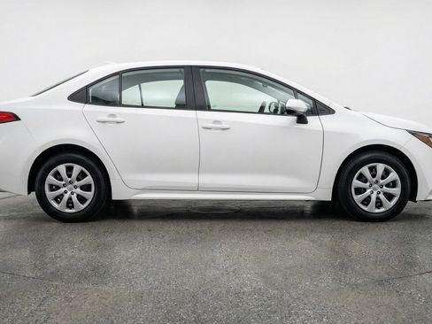 Used 2025 Toyota Corolla LE FWD image 11