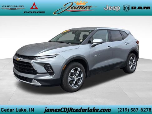Used 2025 Chevrolet Blazer LT FWD image 1