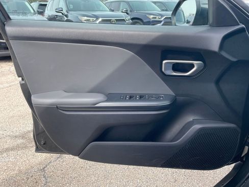 Used 2025 Kia K4 LXS image 18